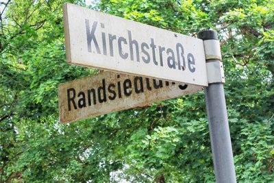 In der Kirchstraße in Tannenbergsthal hätte im Mai die geplante Sanierung beginnen sollen. Aber es fehlt weiter die Telekom als Partner.