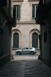 Mit knapp drei Metern Radstand bietet der Volvo EX60 auch viel Platz in der zweiten Reihe.
