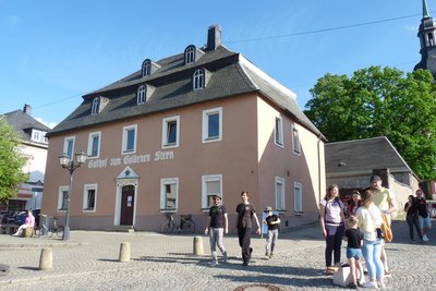 Seit 1996 steht der Gasthof „Zum Goldenen Stern“ leer. Am Samstag öffnete er erstmals wieder seine Türen.