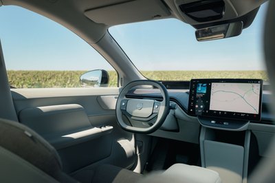 Trotz Riesendisplay strahlt der EX60 innen eine hygge - also gemütliche - Atmosphäre aus. Daran haben die vielen textilen Oberflächen und die schlanken, aber trotzdem kuscheligen Sitze einen entscheidenden Anteil.