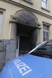 Dieses Haus war der Polizei gut bekannt. Vor einem Jahr brannte es.