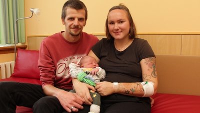 Chris Ronneberger und Nicole Schülke-Ronneberger aus Striegistal mit ihrem Sohn Henric, der am Donnerstag zur Welt kam. 
