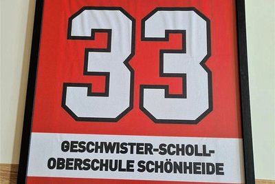 Die Nummer 33 hat für die Geschwister-Scholl-Schule und die Eispiraten eine besondere Bedeutung.