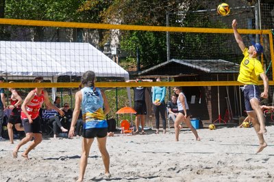 Solches Wetter wie beim Saisonstart am 1. Mai wünschen sich die Beachvolleyballer immer.