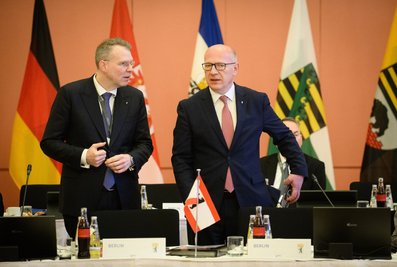Die Ministerpräsidenten der ostdeutschen Länder kommen zu einer Sonderkonferenz im Rahmen der ILA Berlin zusammen.