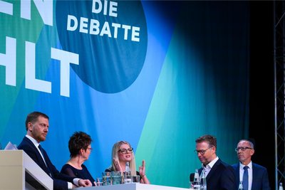 Spitzenkandidaten in der Debatte: Michael Kretschmer (CDU), Sabine Zimmermann (BSW), Susanne Schaper (Linke) und Jörg Urban (AfD).