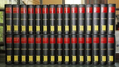 Brockhaus-Bücher, fotografiert in der Zwickauer Ratsschulbibliothek. 