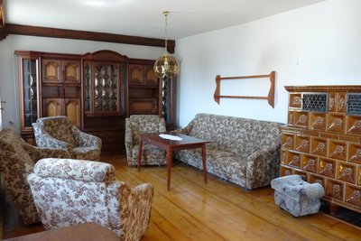 Die Wohnung der letzten Inhaber, Erika und Dieter Herold, liegt im ersten Stock des Hauses über der Gaststube.