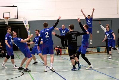 Emotionen pur: Die Männer des VSV Eintracht Reichenbach haben sich am Doppelheimspieltag in der Cunsdorfer Turnhalle sechs Punkte erkämpft.