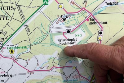 Der kontaminierte Streifen liegt auf der Karte direkt oberhalb des dunkelgrün umrandeten Naturschutzgebiets.