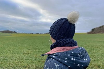 Ein junge Vogtländerin hat sich in ihrer Wahlheimat Südafrika mit der Virusvariante Omikron infiziert. Den Umgang mit dem Virus hierzulande sieht sie kritisch.