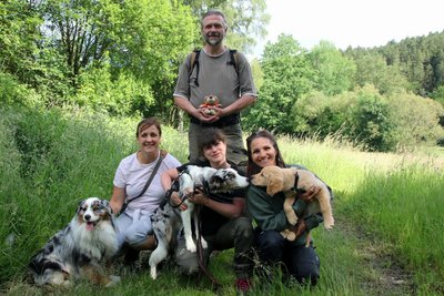 Anja Eilenberg, Isabelle Koschek, Jasmin Gruhl (vorn von links) und Markus Burkhardt engagieren sich ehrenamtlich für die Spendenaktion.