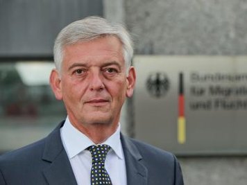Der Präsident des Bundesamtes für Migration und Flüchtlinge (BAMF), Manfred Schmidt, Schmidt tritt zurück.