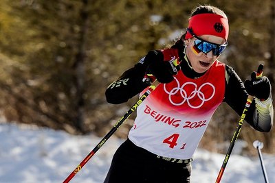 Katharina Hennig auf dem Weg zum Olympiagold im Teamsprint. 
