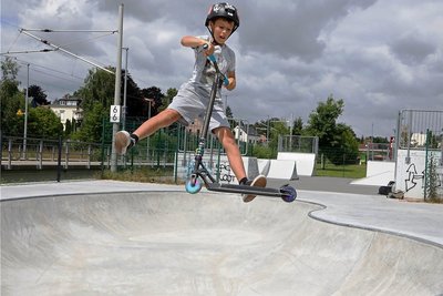 Der elfjährige Karl war der erste Nutzer im neuen Skate-Bowl. 