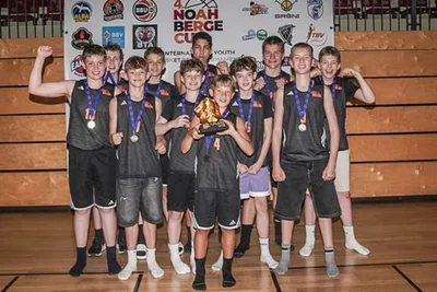 Die U13 der Niners Chemnitz gewann den Noah-Berge-Cup in ihrer Altersklasse.