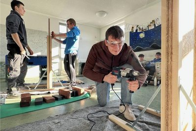 Projekttage im Jugendclub im Bahnhof: An zwei Tagen lernten Schüler des Martin-Luther-Gymnasiums in diesem Jahr Handgriffe in der ersten eigenen Wohnung.