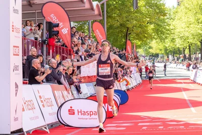 Beim Hamburg Marathon Ende April verbesserte Sebastian Hendel seine Bestzeit auf 2:08:51 Stunden.