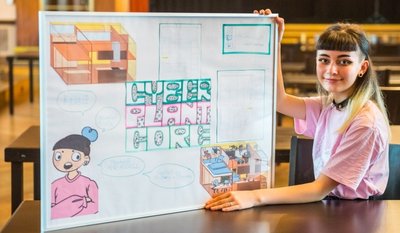 Isabel Heinze, Abiturientin des Stollberger Carl-von-Bach-Gymnasiums, hat Skizzen für ein Tiny House angefertigt. Ihre Arbeit und die von Mitschülern werden im Bürgergarten ausgestellt. 