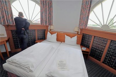 Zimmer mit Aussicht: Den besten Blick hat man vom Hochzeitszimmer im Alekto-Turm. 