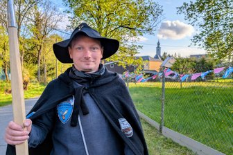 650 Jahre Kleinhartmannsdorf: Wenn der Nachtwächter das Jubiläum einläutet - Robert Pallesche ist Nachtwächter während der Festwoche.