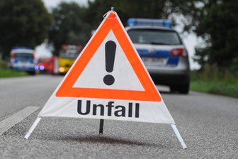 66-jähriger Radler in Frankenberg von Auto angefahren - schwer verletzt - Die Polizei eilte zu einem Unfall nach Frankenberg.