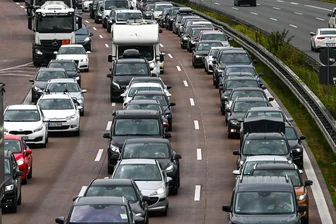 66-Jähriger stiehlt Transporter in Werdau und fährt bis nach Thüringen - Der Mann schaffte es mit dem gestohlenen Wagen bis auf die Autobahn.