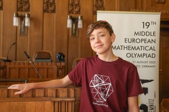 66 Mathematik-Genies lösen in Chemnitz komplizierte Aufgaben bei mitteleuropäischer Olympiade - Philipp Gutenthaler aus Österreich nimmt als jüngster Teilnehmer bei der Mitteleuropäischen Mathematik-Olympiade in Chemnitz teil.