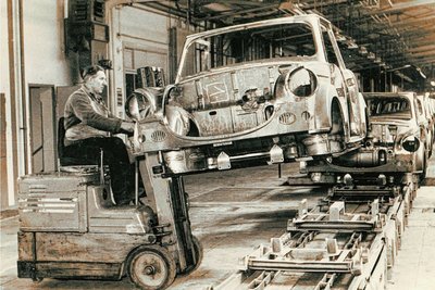 Der Trabant P 50 erhielt eine Skelettkarosserie aus Stahlblech, die mit Duroplast beplankt wurde.