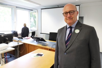 Volkmar Kuhn, Direktor des Amtsgerichts Freiberg, konnte zum Tag der offenen Tür zahlreiche Gäste begrüßen.