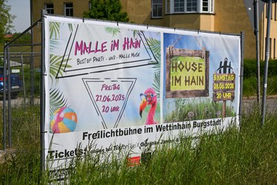 Überall im Stadtgebiet von Burgstädt wirbt der Kulturverein für seine Partys im Juni und August.