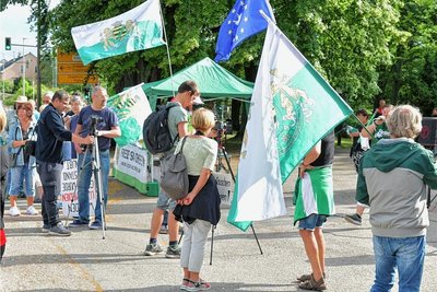 Die Kundgebung der „Freien Sachsen" fand am Schwedendenkmal in Freiberg statt.