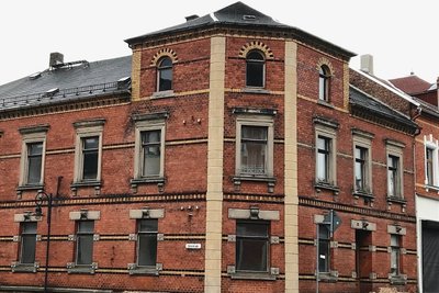Das Eckhaus Goesmannstraße 9/Schulstraße ist seit langem ein Sorgenkind der Stadt Adorf. Nun hat es einen neuen privaten Besitzer.