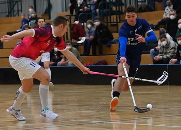 Beim knappen 8:7-Erfolg am vergangenen Sonntag gegen die Berlin Rockets ging Floor-Fighters-Kapitän Hannes Langenstraß (rechts) zwar leer aus. Mit seinen 13 Treffern ist er derzeit allerdings der beste Torschütze des Floorball-Bundesligisten aus Chemnitz. 