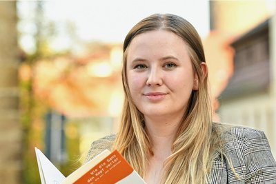 Johanna Jedlicka designte das Buch "Wie die Gans den Kopf verlor" mit Episoden der Märchenbühne.