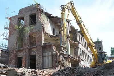 In der früheren Textilfabrik an der Zschopauer Straße 52, die gerade abgerissen wird, wurde laut Stadtverwaltung bis 1945 Garn hergestellt.  