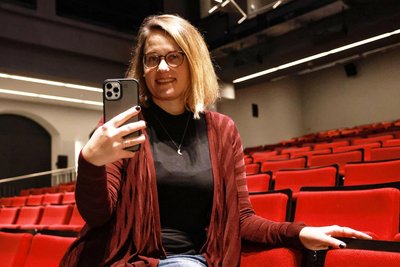 Für Anne Zeuner, die Öffentlichkeitsarbeit für das Theater Plauen-Zwickau macht, sind Auseinandersetzungen mit den Content-Wächtern von Facebook und Instagram Alltag.