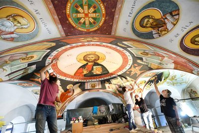 66 Personen haben laut Handwerkskammer deutschlandweit das Handwerk der Kirchenmalerei erlernt. Das hängt auch mit der oft körperlich anstrengenden Arbeit zusammen.