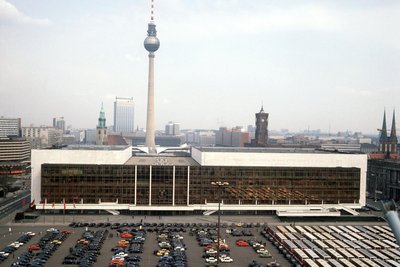 Der Palast der Republik in Berlin wurde zwei Jahre nach der Stadthalle fertiggestellt.