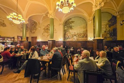 Zum offiziellen Neustart war die Gaststätte im Rathskeller Adorf sehr gut besucht.
