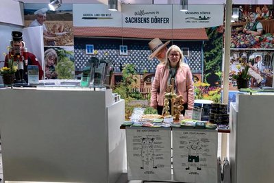 Heike Löffler von der Geschäftsstelle Vogtländisches Mühlenviertel wirbt auf der Grünen Woche fürs Vogtland.