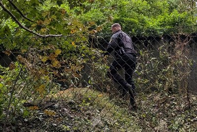 Die Polizisten hatten am Sonntag mit schwierigem Gelände zu kämpfen.