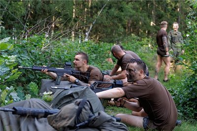 Die Soldaten mussten sich im Wald durchschlagen und aufklären.