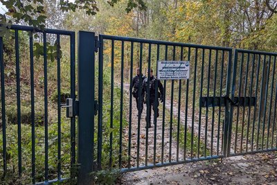 Die Beamten suchten auch auf diesem Gelände des Abwasserzweckverbands. Es ist im Waldgebiet oberhalb der Sehmatalstraße zu finden.