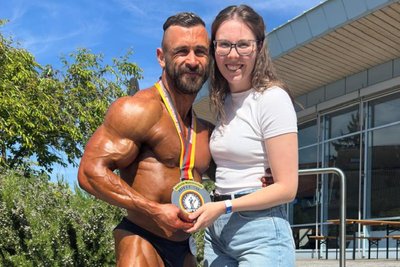 Freundin Celine Ehmke ist fast immer an der Seite von Justin Klitzke, um den Bodybuilder zu unterstützen.