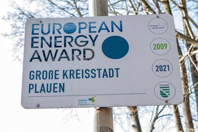 Noch verkündet eine Infotafel am Ortsteingang von Plauen, dass die Stadt seit 15 Jahren als europäische Klimaschutzkommune zertifiziert ist.