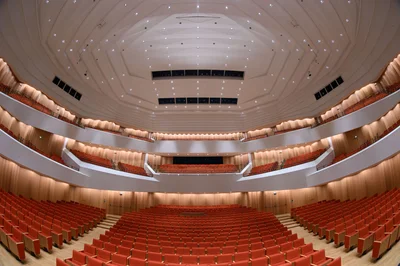 Die Dresdner Musikfestspiele bieten bis zum 14. Juni 64 Konzerte und Veranstaltungen - ein wichtiger Schauplatz ist der Kulturpalast der Elbestadt. (Archvibild)