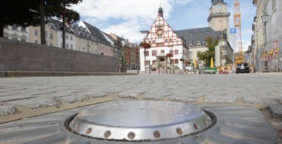Abgesenkte Poller am Altmarkt: Ab Oktober soll dieses Bild in der Zeit von 7 bis 21 Uhr wieder zum Alltag gehören - wenn der Rat zustimmt.