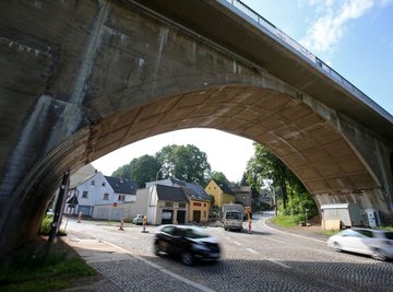Voraussichtlich im kommenden Jahr soll die Sanierung der Scherberg-Brücke in Glauchau fortgesetzt werden.