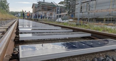 Am Bahnhof in Scheibenberg testet ein britisches Unternehmen die Solarstromgewinnung zwischen Schienen. 